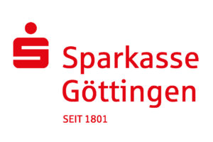 Logo der Sparkasse Göttingen mit einem roten Symbol in Form eines „S“ und den Worten „Sparkasse Göttingen“ und „SEIT 1801 Laufen“ in roter Schrift.